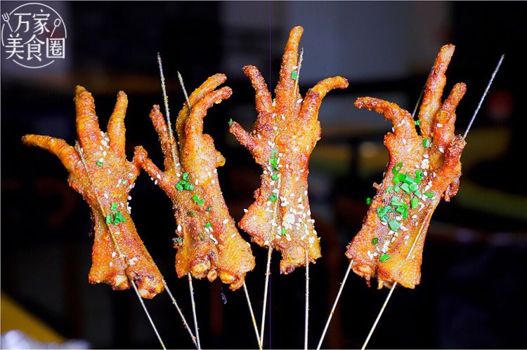 后街的这家网红龙虾店太上头了!_烧烤