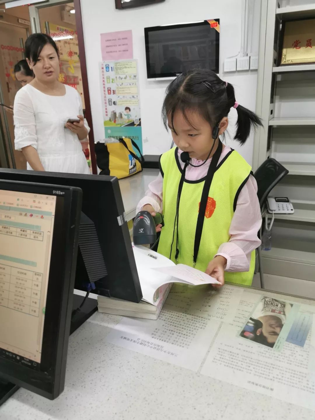 兰州市少年儿童图书馆暑假小小图书管理员社会实践活动剪影
