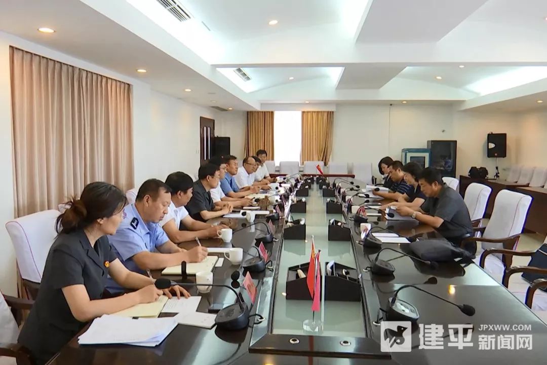 7月26日,市委政法委常务副书记张春丽率调研组到我县调研政法工作.