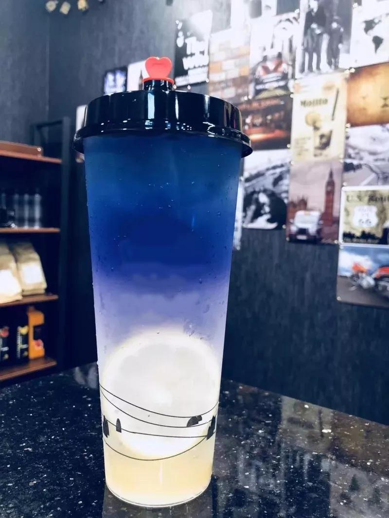 蓝色梦幻的清凉本草茶一杯拯救酷夏