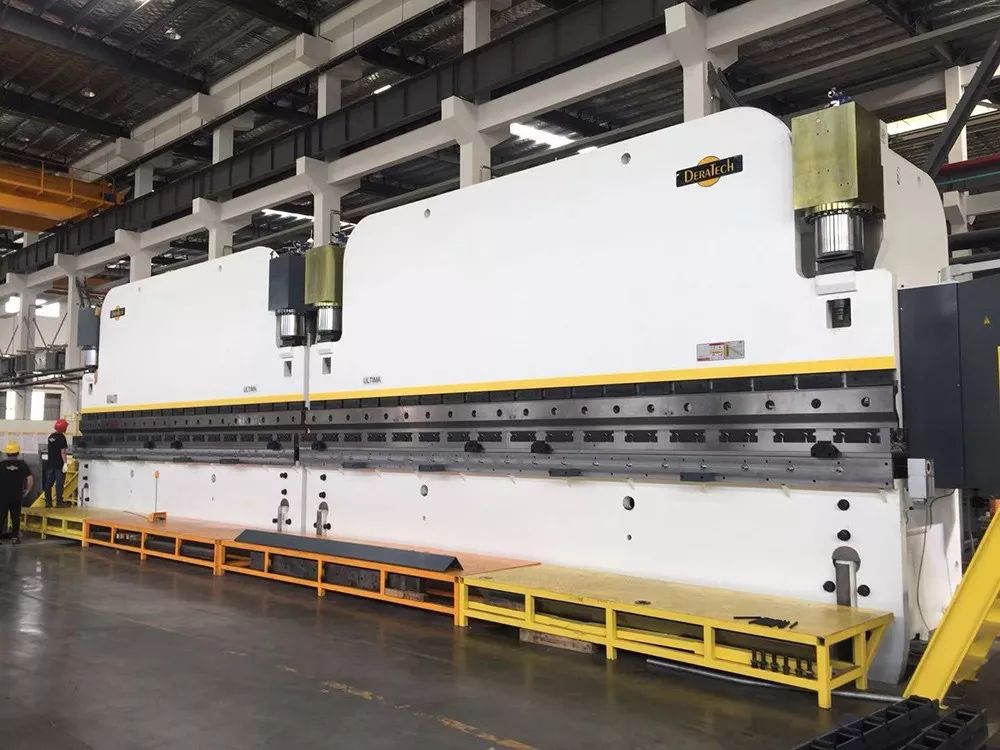 瑞铁大吨位油电混合数控折弯机