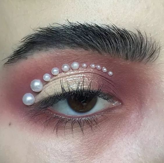 虽然被质疑过度copyangelababy但她的水晶泪眼妆我真的可