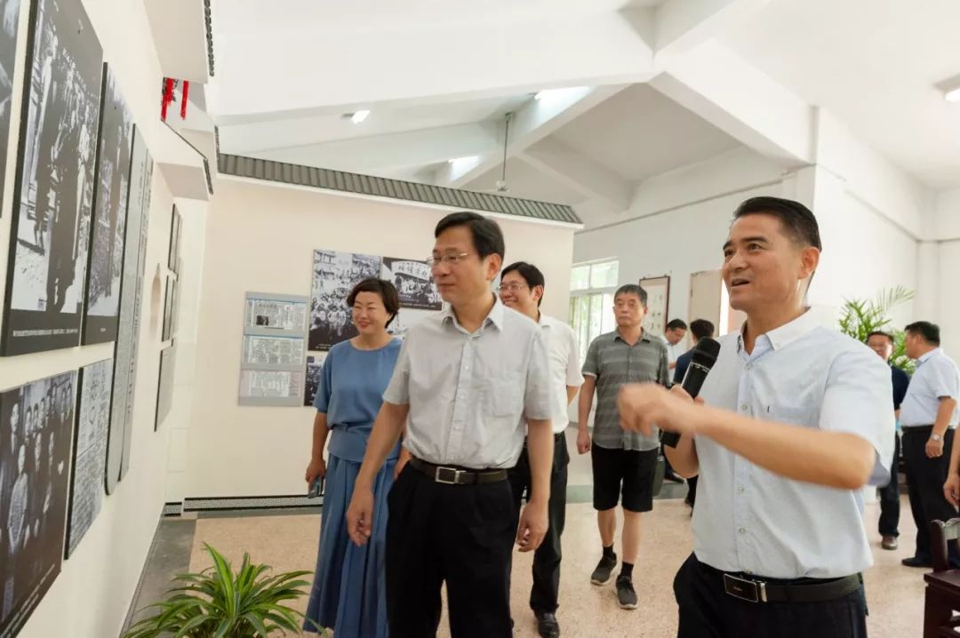 听取了集团总校长杨瑞清所作的关于发展历史,文化理念,课程体系,如何