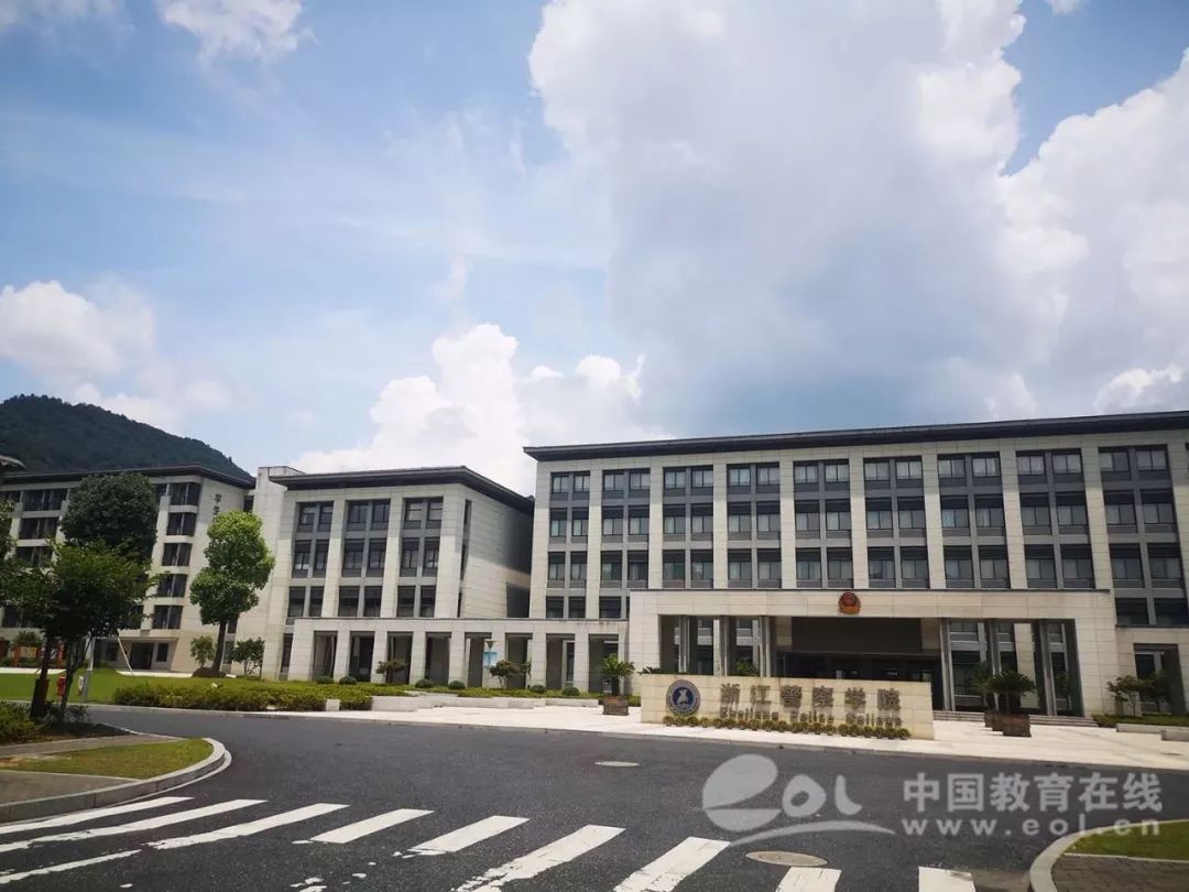 7月25日,2019中国教育在线军警研学夏令营在浙江警察学院临安校区正式