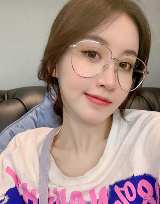 卢本伟的同化能力,老同学探望赵梦玥才数日,就已经被他同流合污_直播