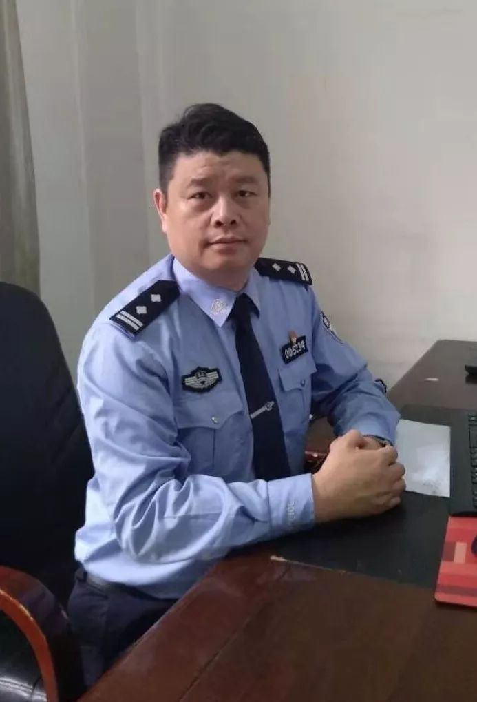 铁血民警显神威,敬业担当铸忠诚评委会评语:宋进新尹文杰,男,26岁