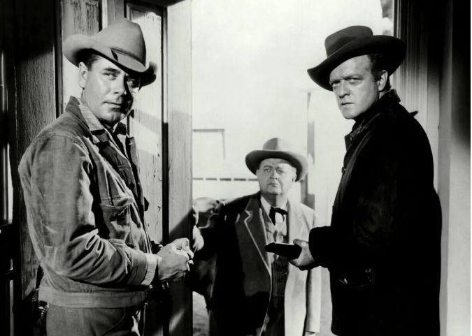 那个时候还是美国西部片的巅峰时代,电影本身是一个挺简单的西部双雄