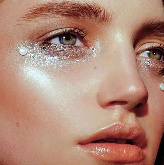 虽然被质疑过度copyangelababy但她的水晶泪眼妆我真的可