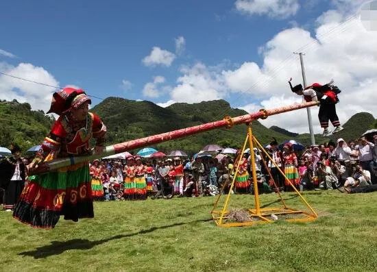 边疆时空民俗节庆古老传统的彝族火把节彝族人民的新年
