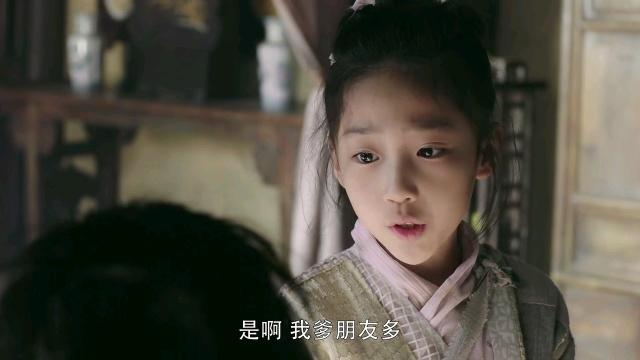 贺楚清饰演的小周芷若,长相清秀,温柔体贴,一看就是个贴心的小棉袄,她