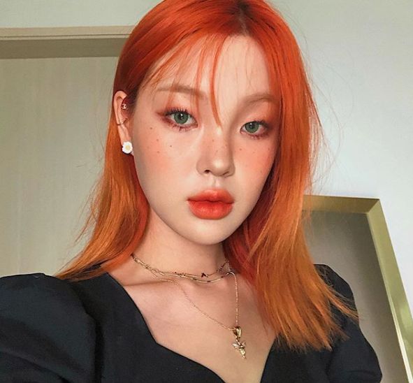 单眼皮,辣妹,都是熙珠的标签,颜值真的一绝.