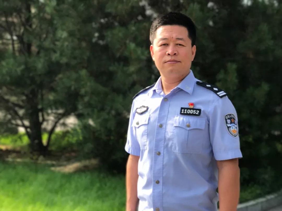 图为市检一分院司法警察盛志军盛志军是北京市人民检察院第一分院的
