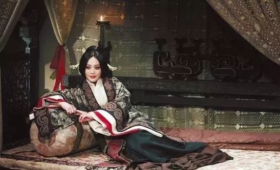 王少宣太后自治事贵戚为政威震秦国