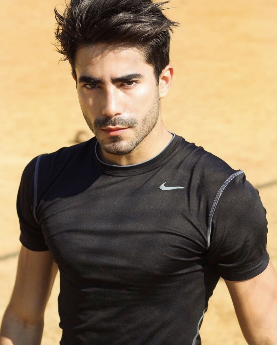 白天平面男模,夜晚酒吧dj,能唱能跳这位男模我真的可以!