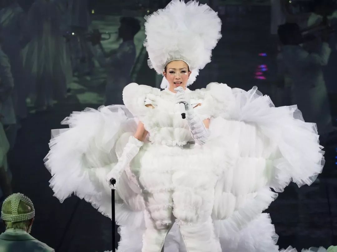 能量无限 | 舒尔无线系统助力郑秀文闪耀红馆