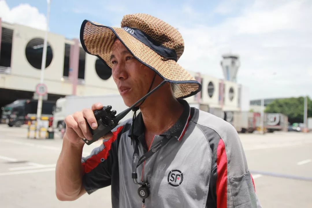 夏天里的顺丰小哥是一种什么样的存在