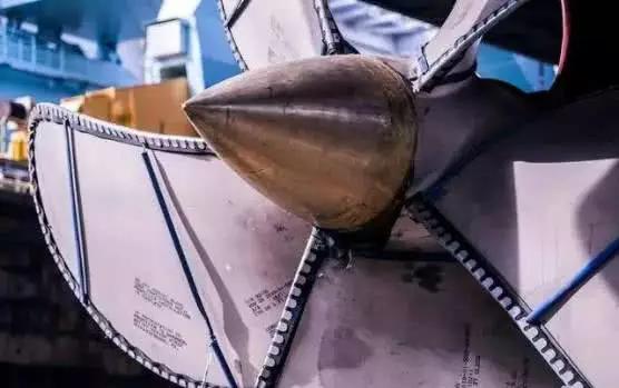 一个螺旋桨耗资150万欧元扇面光滑堪比玻璃是怎么制造的