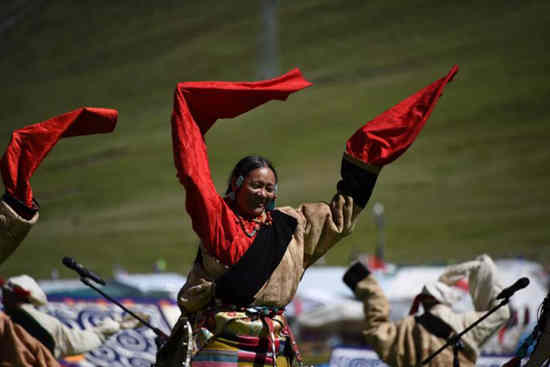 那曲比如县第十一届苏毗娜秀文化旅游艺术节开幕