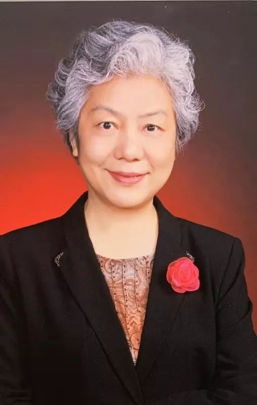 李玫瑾教授8月4日来连授课,这是真的,已报名人群中男性家长占30%