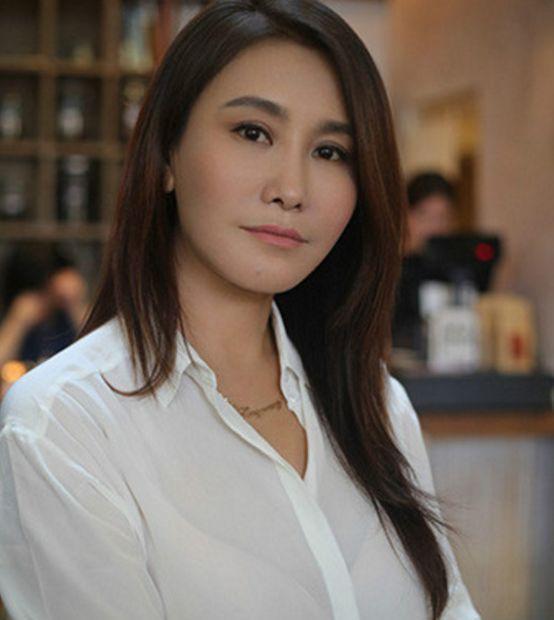 她曾是最美警花嫁大23岁的丈夫如今身家过亿却守寡多年