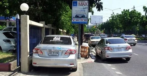 注意在泰国违规占用人行道将罚款2000铢