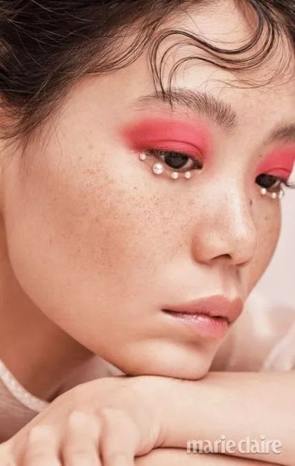 虽然被质疑过度copyangelababy但她的水晶泪眼妆我真的可