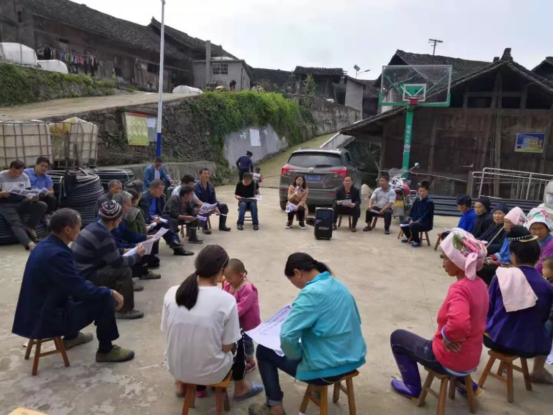 台江县移民局定点帮扶联系台盘乡南瓦村,针对白天农户忙于农活无法