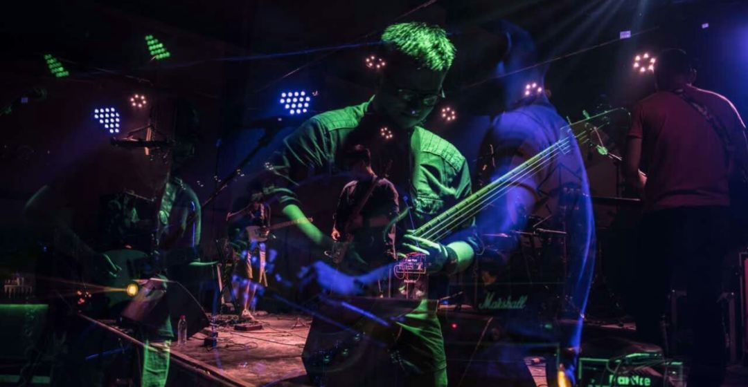 叁伍零乐队,主唱与和声体重加起来350斤而得名▲坠星乐队,宁波本土