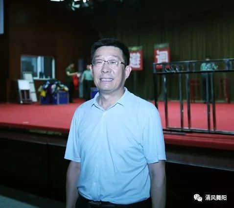 舞阳县600多名干部集中观看廉政豫剧下陈州