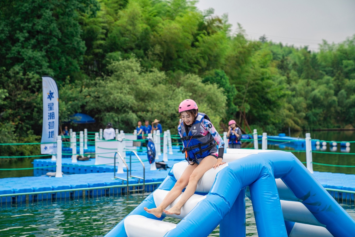 竹海里的休闲度假电视节目上的闯关项目你想来挑战一下吗