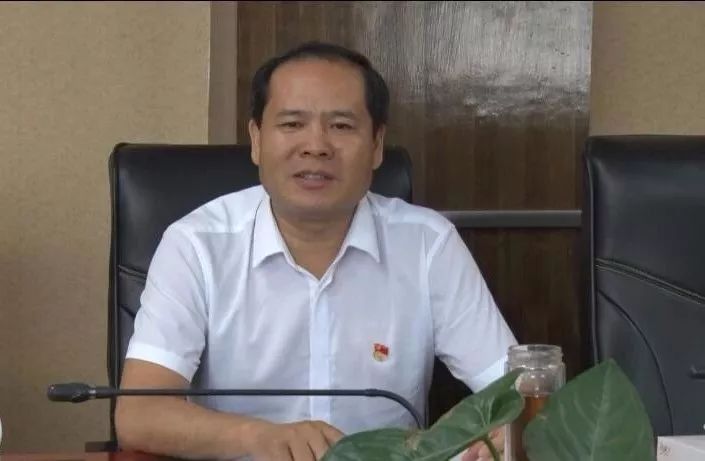 聚焦全会中共福贡县第十二届委员会第七次全体会议举行分组讨论