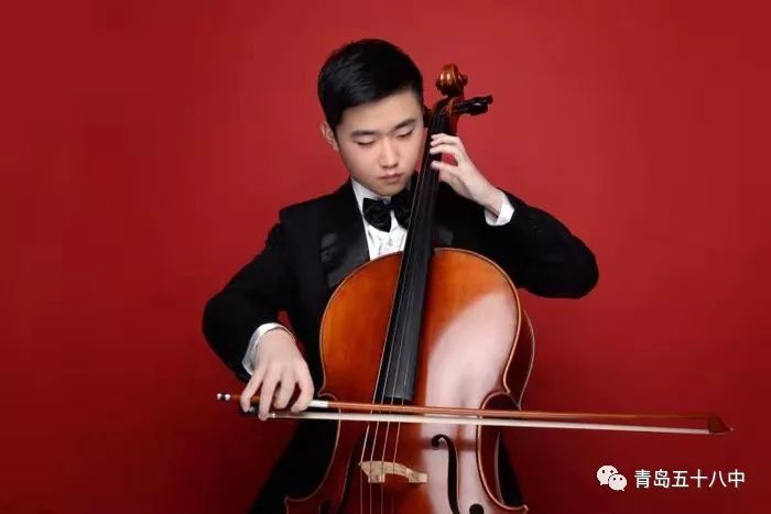 朱逸凡  (初中毕业于 青大附中)