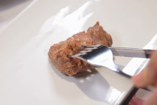 天啊这家店竟然用刀叉吃火锅还有精选黄牛腩高钙羊肉纯手工牛肉丸人均