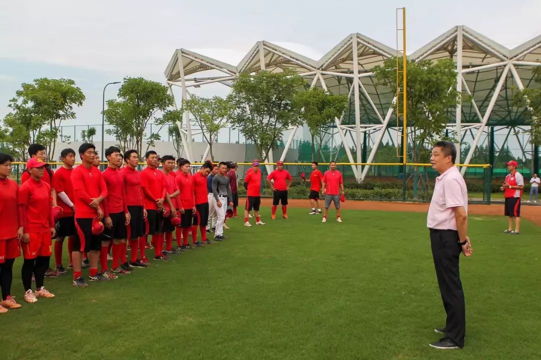  滑動查看下一張圖片 >>楊培剛先後赴慰問東方綠舟體育訓練基地