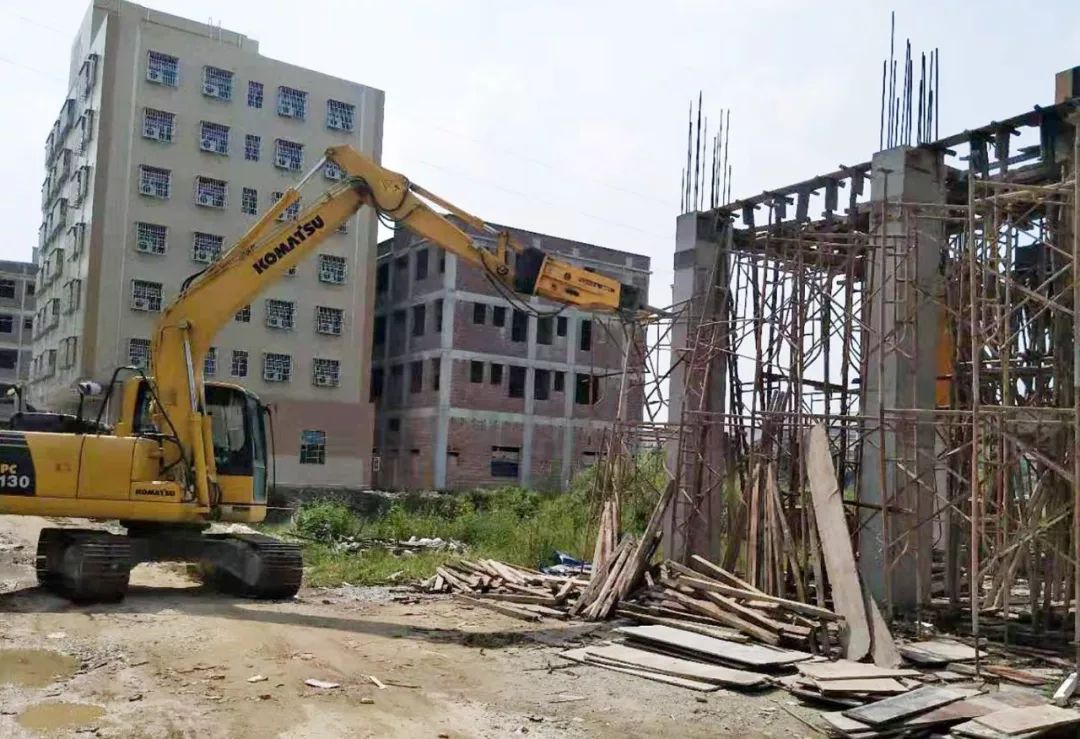 铁场村辖区一处非法宅基地转卖"两违"建筑被依法拆除_石湾镇