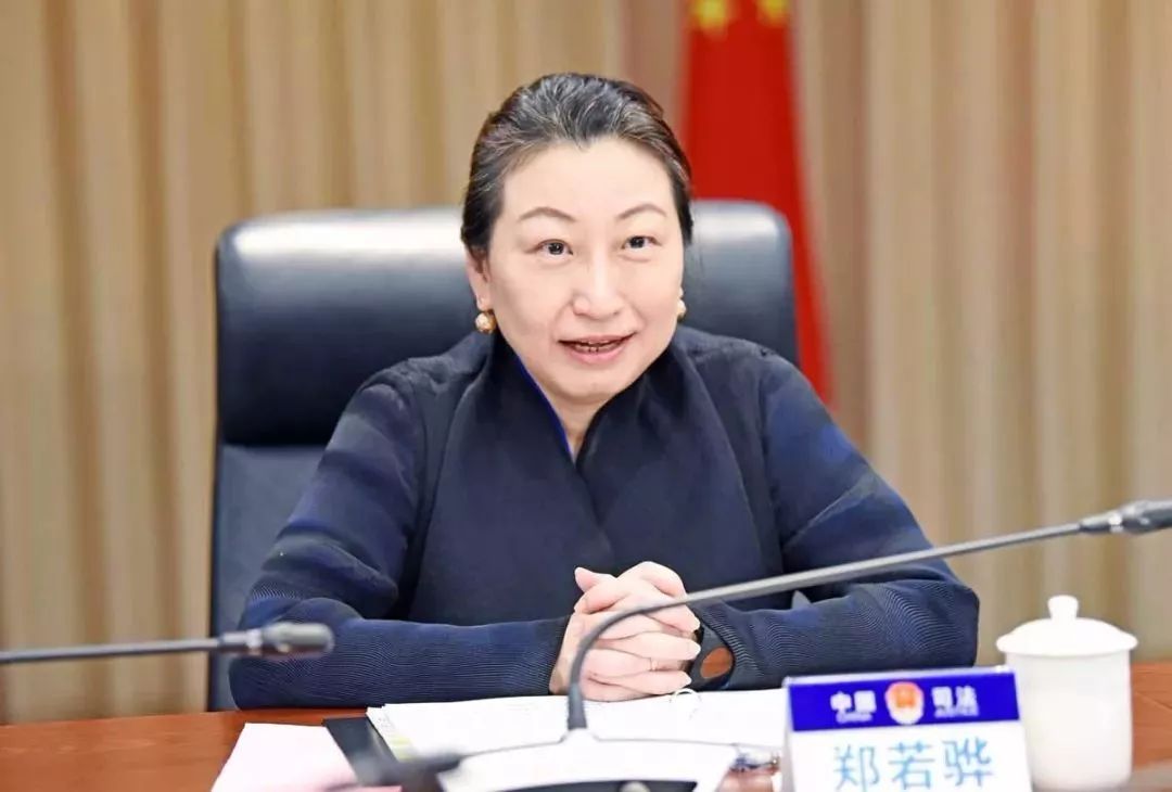 曾祥陆会见香港律政司司长郑若骅一行