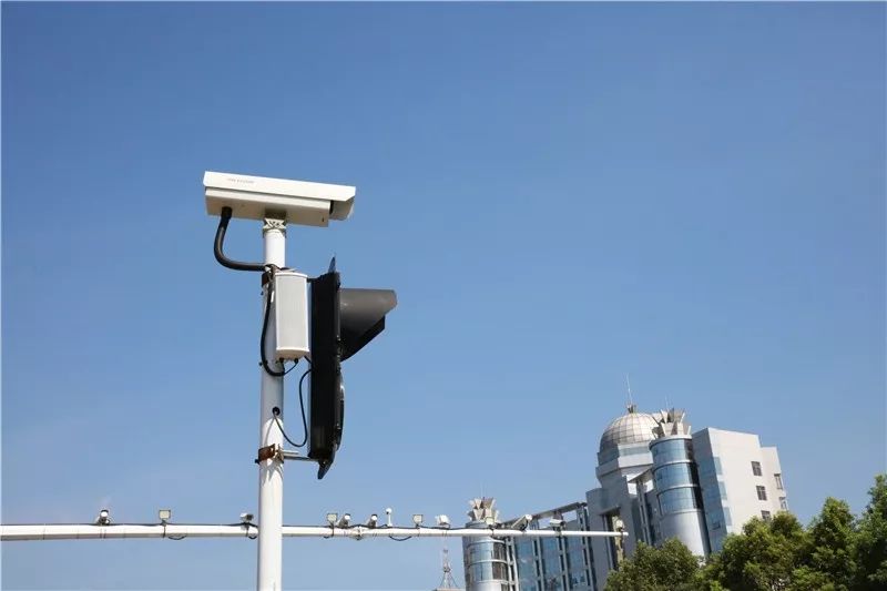 宜春市首批"行人闯红灯抓拍系统"即将上线_路口