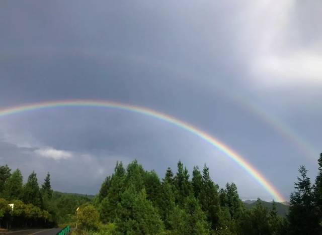 暴雨后利川惊现罕见双彩虹美图视频