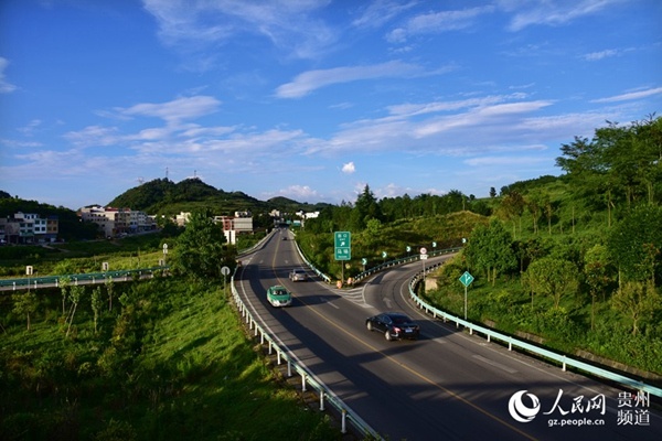 李健:"两路"精神在贵州大地开花结果_公路