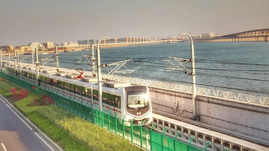 坐着地铁去看海国内最美路线带你进入童话世界