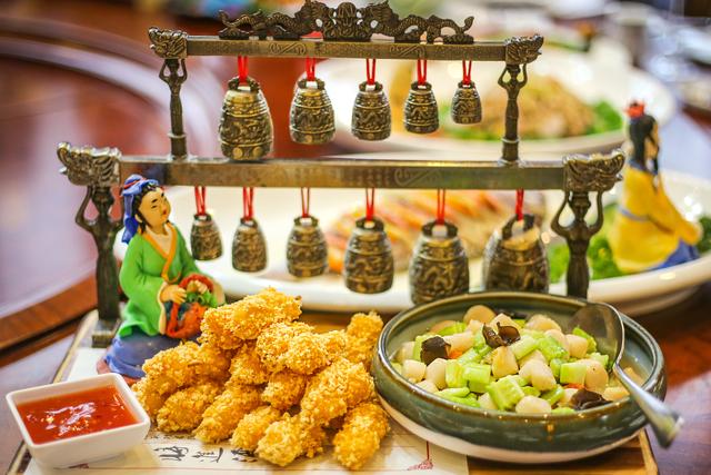 "八仙过海"的传说就源自蓬莱,八仙宴就是以"八仙"的传说为蓝本,以蓬莱