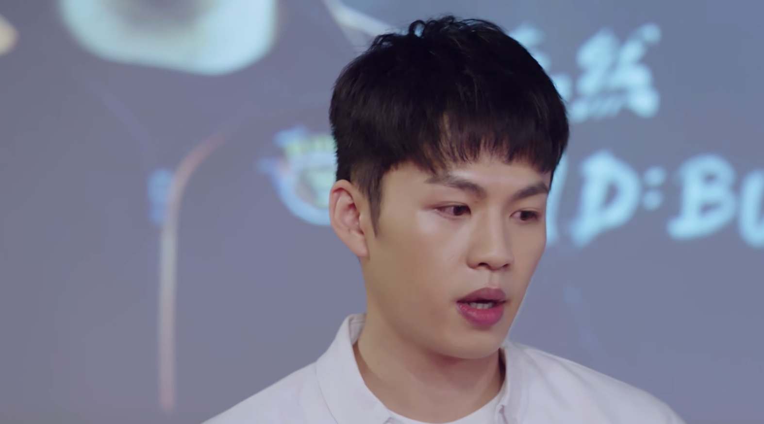 韩商言带佟年赴约惹人羡慕米邵飞借卡片表爱意亚亚一脸幸福