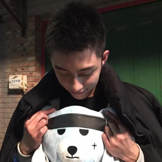 小哥哥头像|公开 专一 不暧昧 我想这是我爱你的最基本