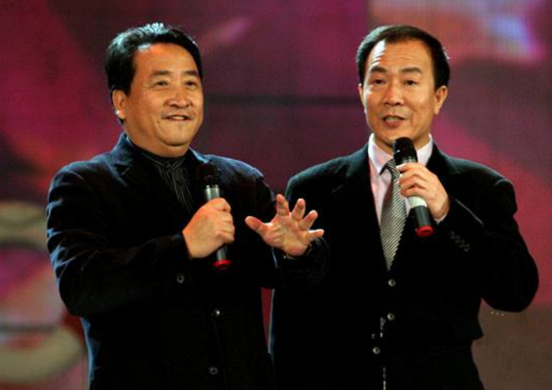 冯巩老搭档牛群近照曝光与姜昆欢聚一堂年近古稀气色不减当年