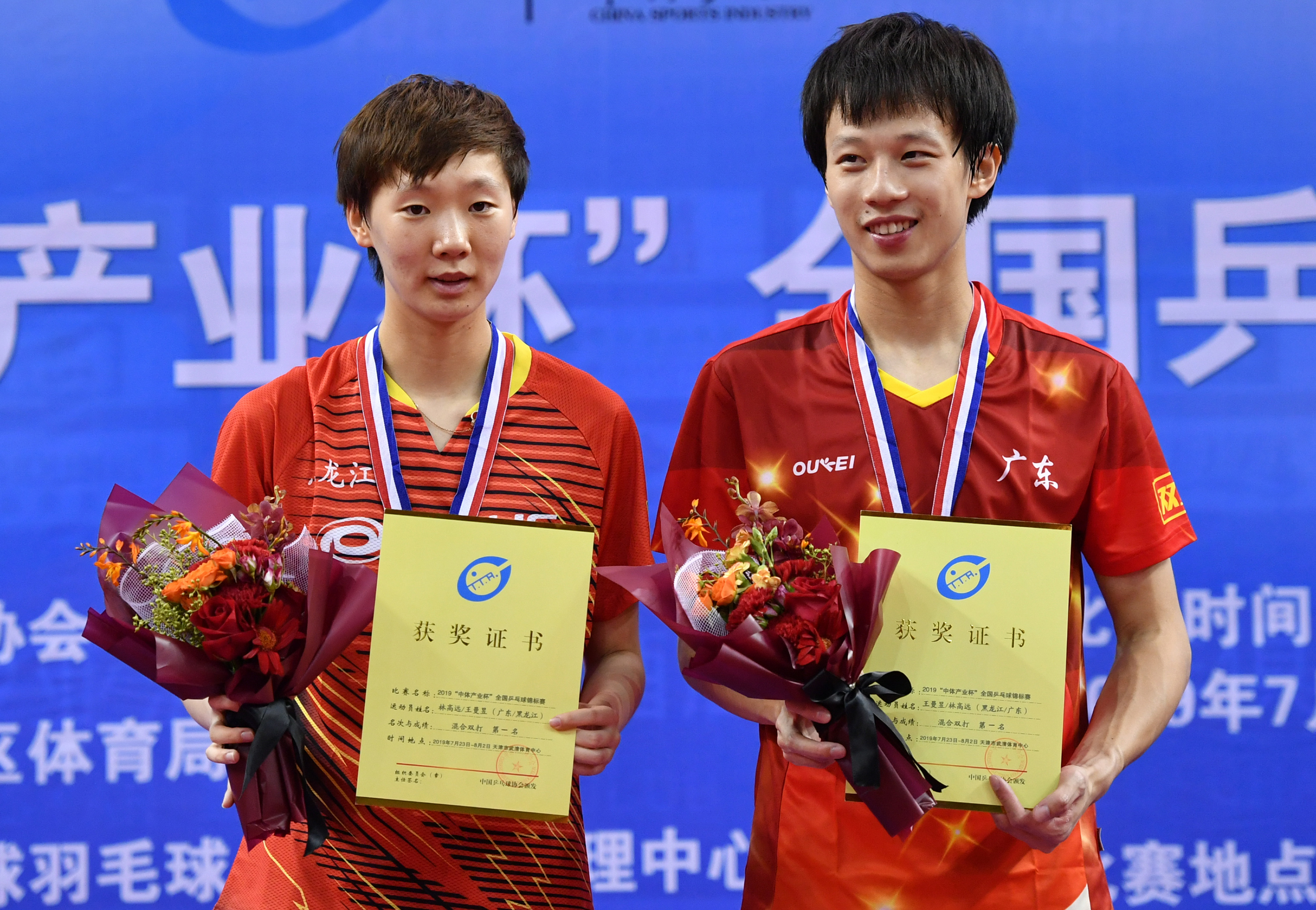 当日,在天津武清举行的2019年全国乒乓球锦标赛混合双打决赛中,林高远