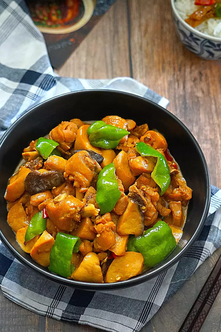 原创我家做黄焖鸡米饭从不放洋葱放点这菜好吃到汤汁都不剩