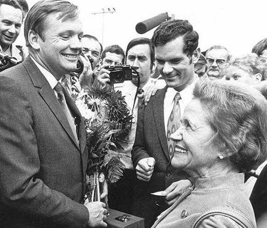 67(汉娜·莱契旧照)1946年4月26日,柏林已陷入苏军的重重包围中,眼