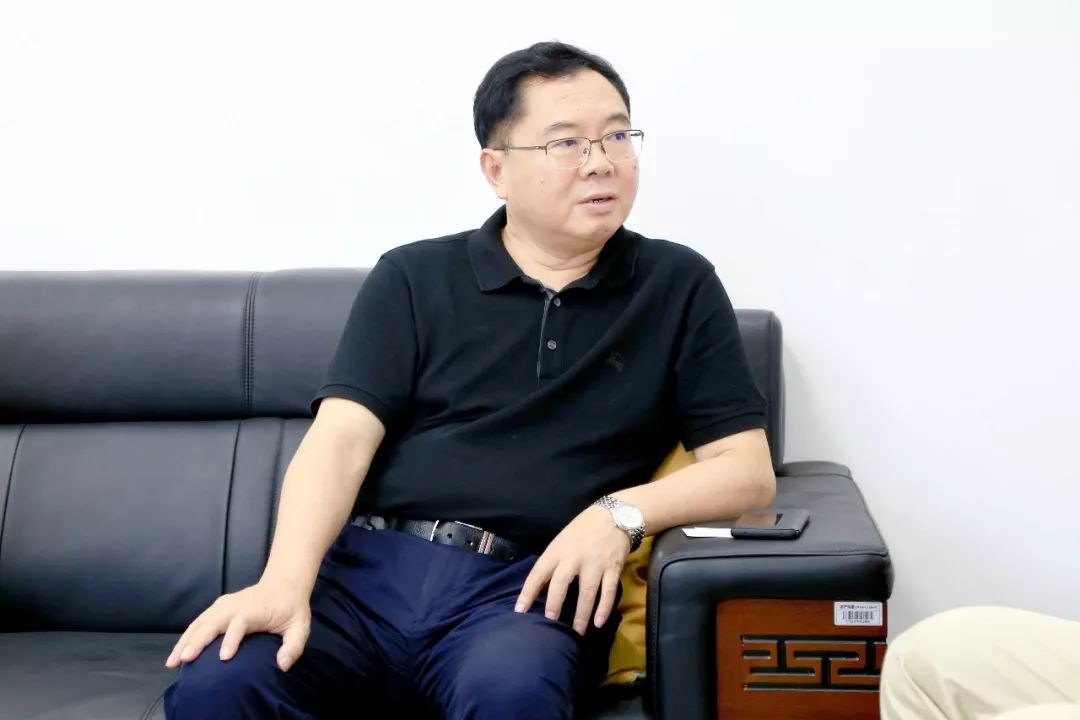 座谈会上,李锦林向朗晓雷一行前来萍乡经开区实地考察表示热烈欢迎,并