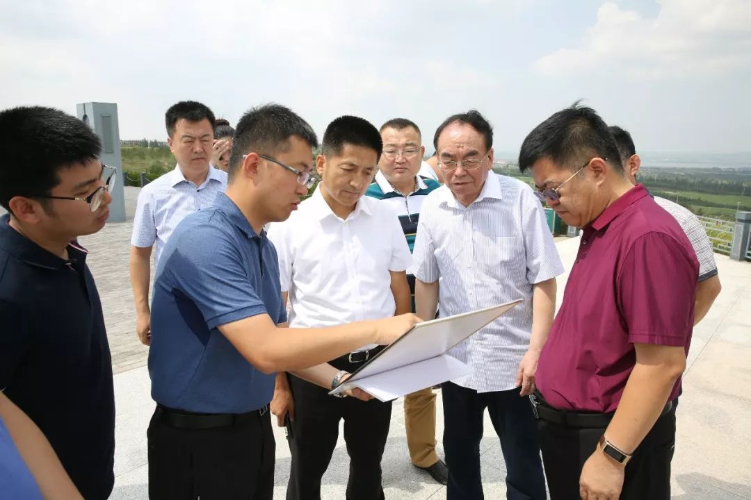 郭周祥一行先后到园区制高点,大数据中心,鄂尔多斯综保