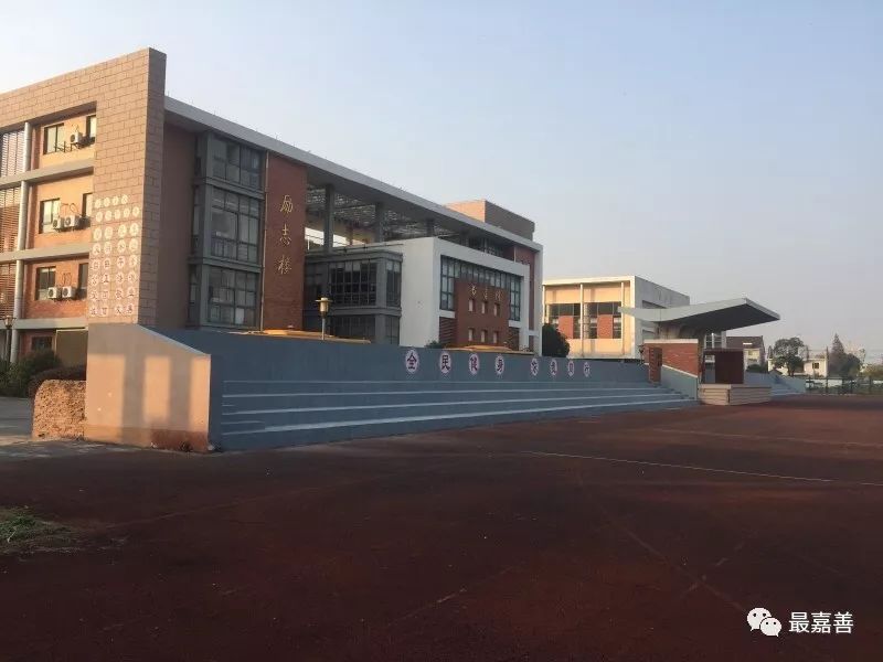小编了解到,新校区已于去年9月正式开班,并且严格控制班额,由原先五